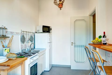 parsano-home-sorrento-apartment-kitchen