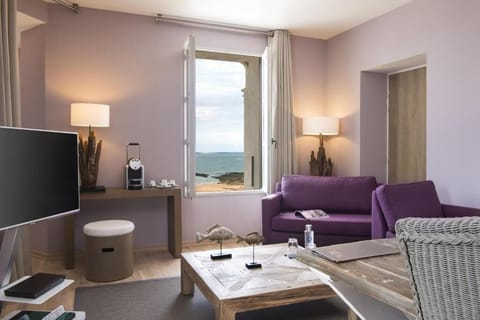 Suite Duplex Familiale Face Mer | In-room safe, blackout drapes, soundproofing, free WiFi