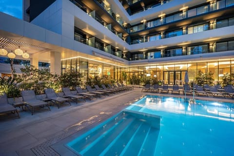 2 outdoor pools, sun loungers
