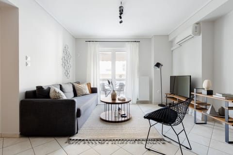 City Apartment | Living room | 50-inch Smart TV with digital channels, TV, Netflix