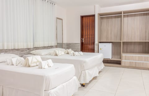 Quadruple Room | Minibar, desk, rollaway beds, free WiFi