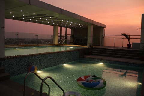 Infinity pool