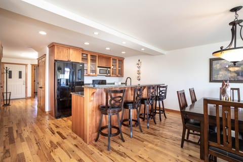 Eat lunch at the bar | Main Level