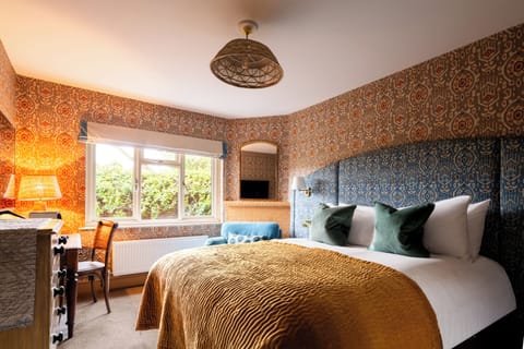 Premium bedding, individually decorated, blackout drapes, free WiFi