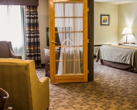 Suite, 1 Bedroom, Non Smoking | Desk, blackout drapes, iron/ironing board, cribs (free)