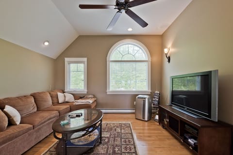 Upper floor family room with queen size pull out sectional 