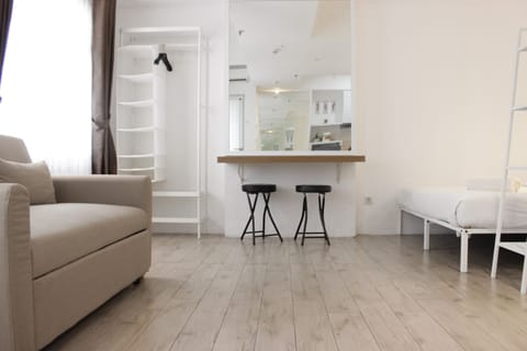 Apartment, Non Smoking, Kitchenette | 1 bedroom, iron/ironing board, free WiFi, bed sheets