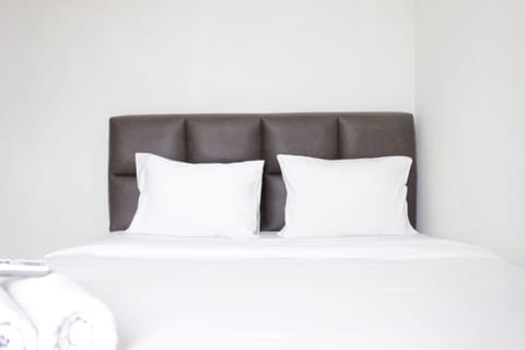 Apartment, Non Smoking, Kitchenette | 2 bedrooms, iron/ironing board, free WiFi, bed sheets
