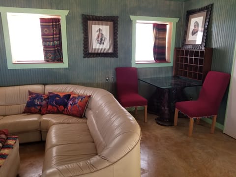 Living room/sitting area