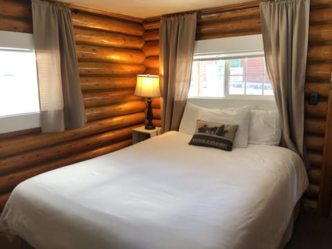 Traditional Cabin, 2 Bedrooms (Cabin 21) | Free WiFi, bed sheets