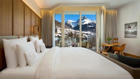 Premier Room | Premium bedding, down comforters, pillowtop beds, free minibar items