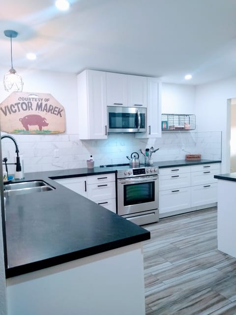 Clean and bright kitchen!
