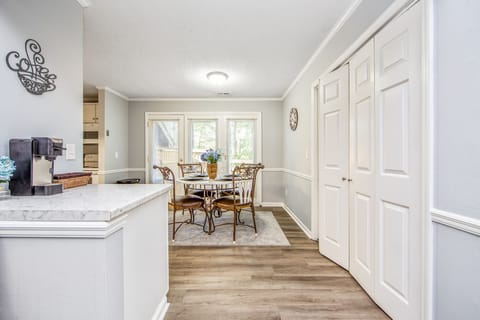 Apartment, 2 Bedrooms, Terrace | Dining room