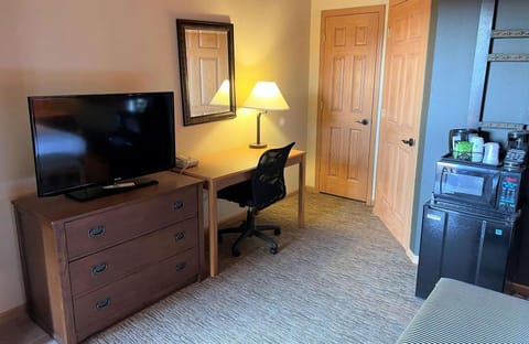 Cabin, 1 King Bed | Desk, laptop workspace, blackout drapes, iron/ironing board