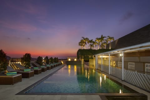 Outdoor pool, sun loungers