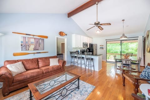 Walk in the door of this updated modern condo and you'll know this is your home away from home.