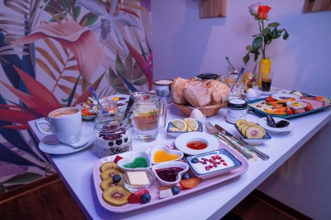 Daily continental breakfast (EUR 12.90 per person)