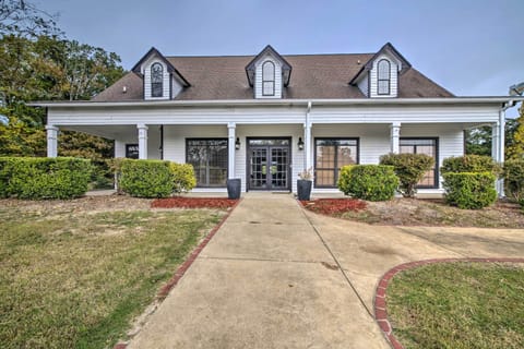 Starkville Vacation Rental Home | 6BR | 2BA | 2 Stories | 3,575 Sq Ft