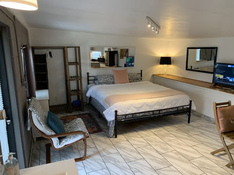 Cal King bed, 43" amazon tv, open space for your personal vacation or work.