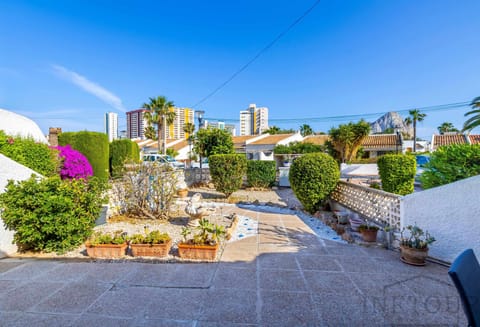 Facade/entrance,Garden,Garden view
