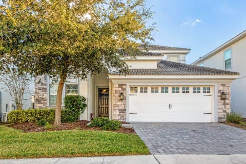 Beautiful 6 bed 6 bath villa located in Champions Gate Resort