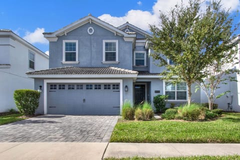 Beautiful 6 bed 6 bath villa located in Champions Gate Resort