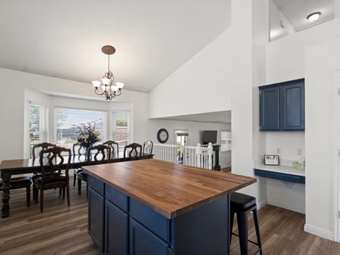 Dining Room & Kitchen Island