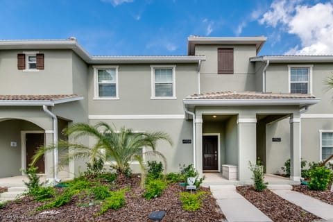 Beautiful 4 bed 3 bath townhome located in Storey Lake Resort