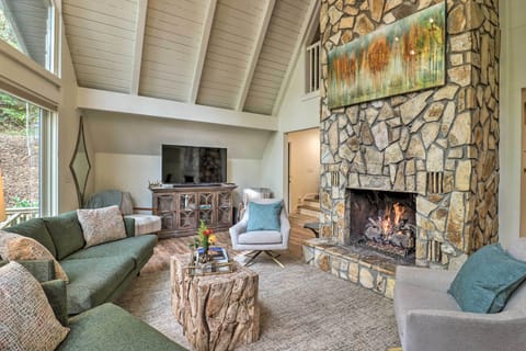Highlands Vacation Rental | 3-Story Home | 6BR | 5BA | 3,200 Sq Ft