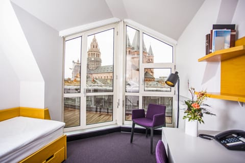 Single Room, 1 Twin Bed, Non Smoking | Hypo-allergenic bedding, desk, laptop workspace, soundproofing