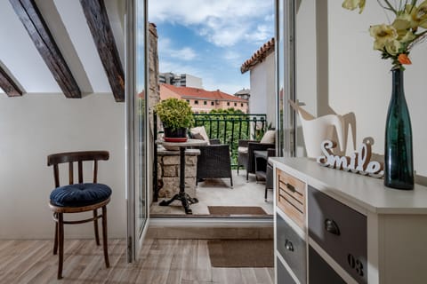 Deluxe Apartment | Balcony