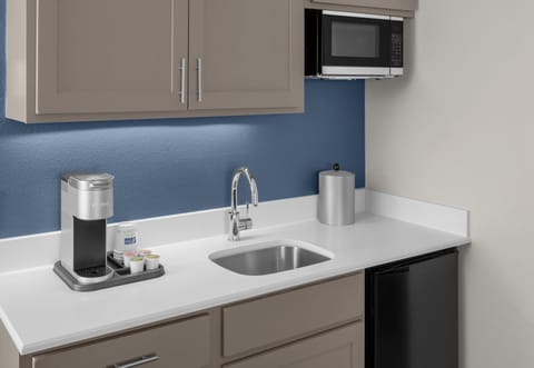 Suite, 1 King Bed | Minibar, in-room safe, laptop workspace, blackout drapes