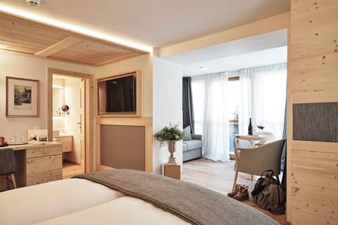Junior Suite, Sauna | Hypo-allergenic bedding, minibar, in-room safe, desk