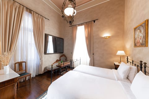 Minibar, in-room safe, free WiFi, bed sheets