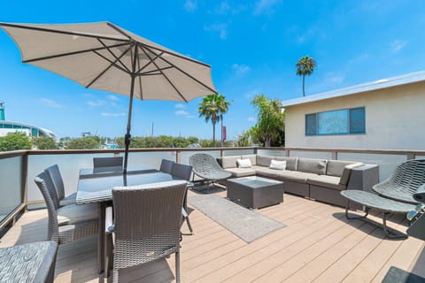 Unwind on the expansive deck, with plenty of seating to stretch out and soak up the sun! Includes market umbrella and gas propane grill.
                