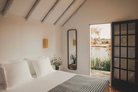 Superior Cabin, 1 King Bed (Gardian) | Minibar, in-room safe, desk, soundproofing