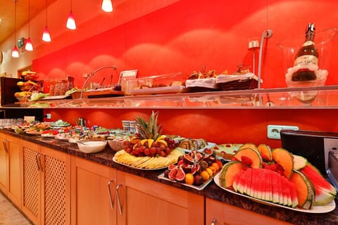 Daily buffet breakfast for a fee