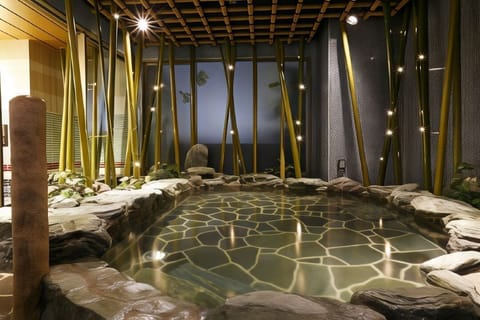 Indoor spa tub