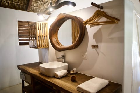 Standard Cabin, 1 Queen Bed, Beachside | Bathroom | Shower, towels