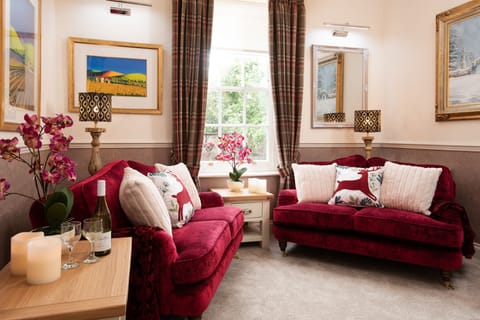 Bank View - cosy ground floor sitting room with seating for four