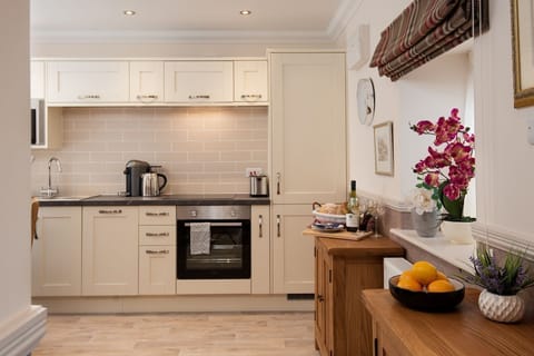 Eildon View - modern shaker-style kitchen