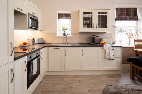 School View - well-equipped kitchen