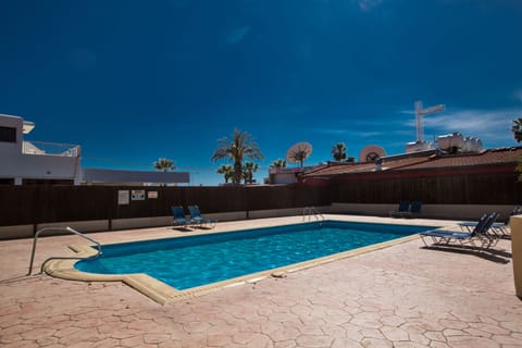 Apt. Suri communal pool area