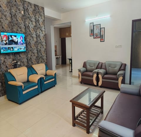 Family Apartment | Living area | 32-inch LCD TV with cable channels, TV