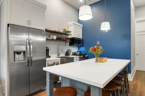 Full Kitchen to catch up after a day of sightseeing.