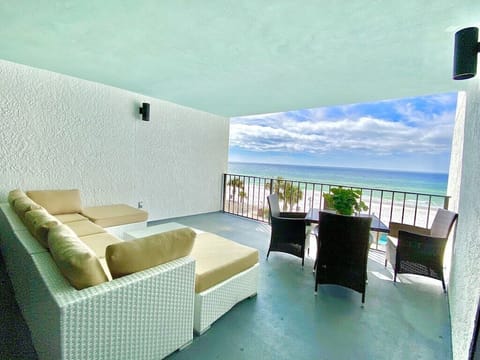 Wonderful covered balcony