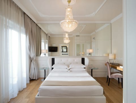 Deluxe Double Room, Balcony, City View | Egyptian cotton sheets, premium bedding, down comforters