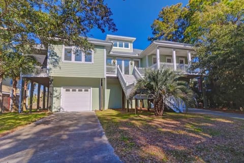 Welcome to Go Your Own Wave on Folly Beach