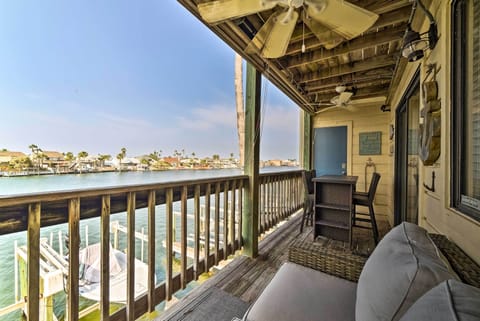 Corpus Christi Vacation Rental | 2BR | 2BA | 1,116 Sq Ft | 2nd Floor | Stairs