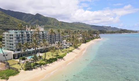 The vacation condo is a beach front property in a beautiful Hawaiian Paradise.